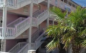 Apartment Leona